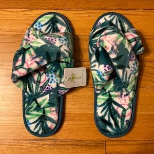 !!!NEW!!! Island Haus Co. Slippers